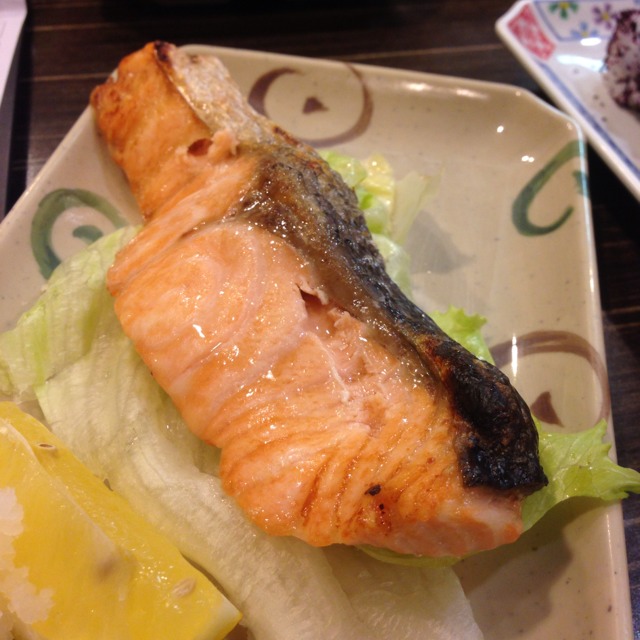 Salmon Shioyaki (Salt grilled) at Fish Mart Sakuraya on #foodmento http://foodmento.com/place/566