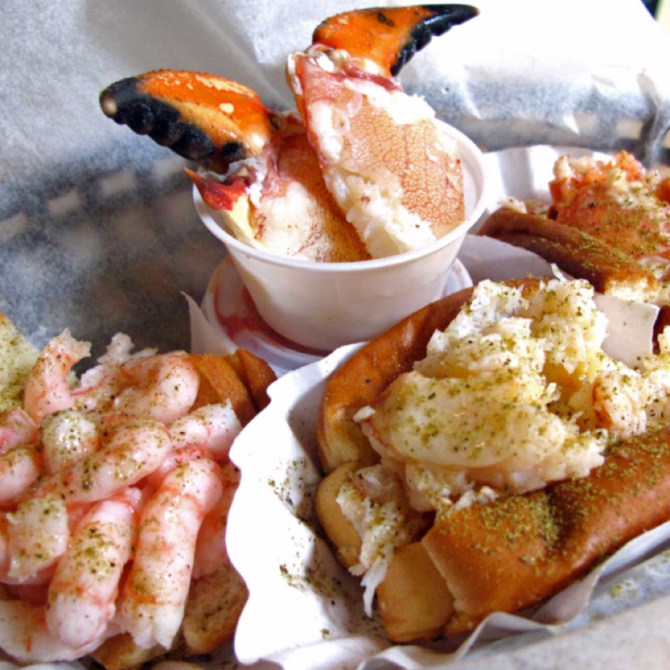 Taste Of Maine (Half Of Each Roll, 2 Claws...) from Luke's Lobster UWS on #foodmento http://foodmento.com/dish/22621