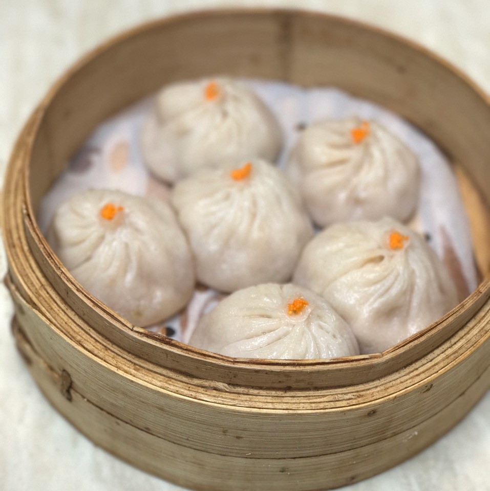 Pork & Crab Roe Soup Dumplings (Xiao Long Bao) from 上海人家 Shanghai Family Dumpling on #foodmento http://foodmento.com/dish/39065