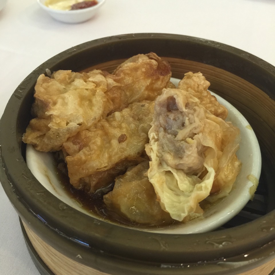 Bean Curd Roll With Pork from Oriental Garden 福臨門海鮮酒家 on #foodmento http://foodmento.com/dish/29670