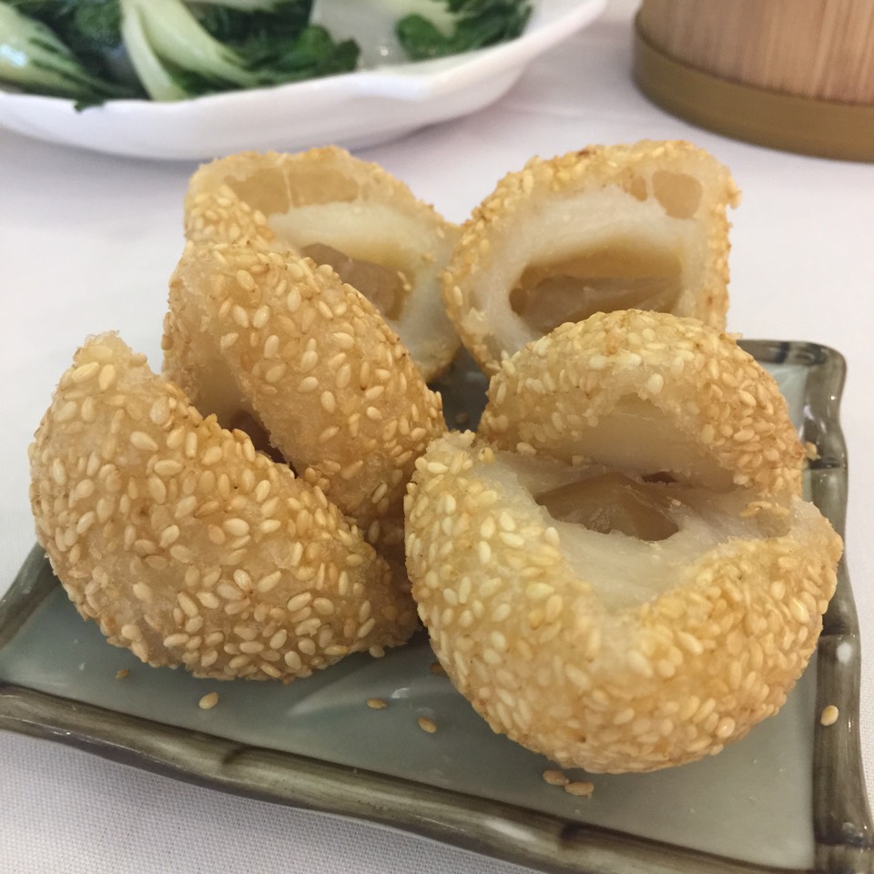 Sesame Balls (Sweet Dough) from Oriental Garden 福臨門海鮮酒家 on #foodmento http://foodmento.com/dish/29675