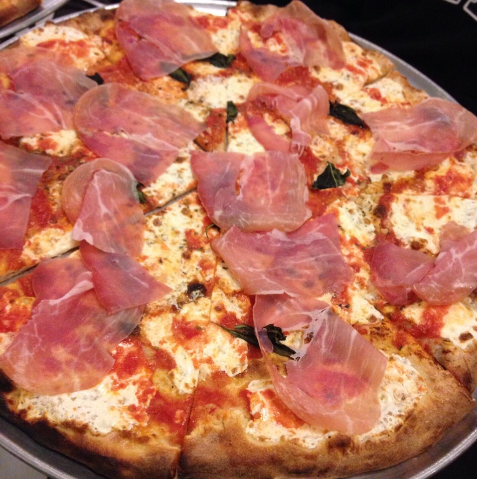Margherita & Prosciutto Pizza from Juliana's Pizza on #foodmento http://foodmento.com/dish/23589