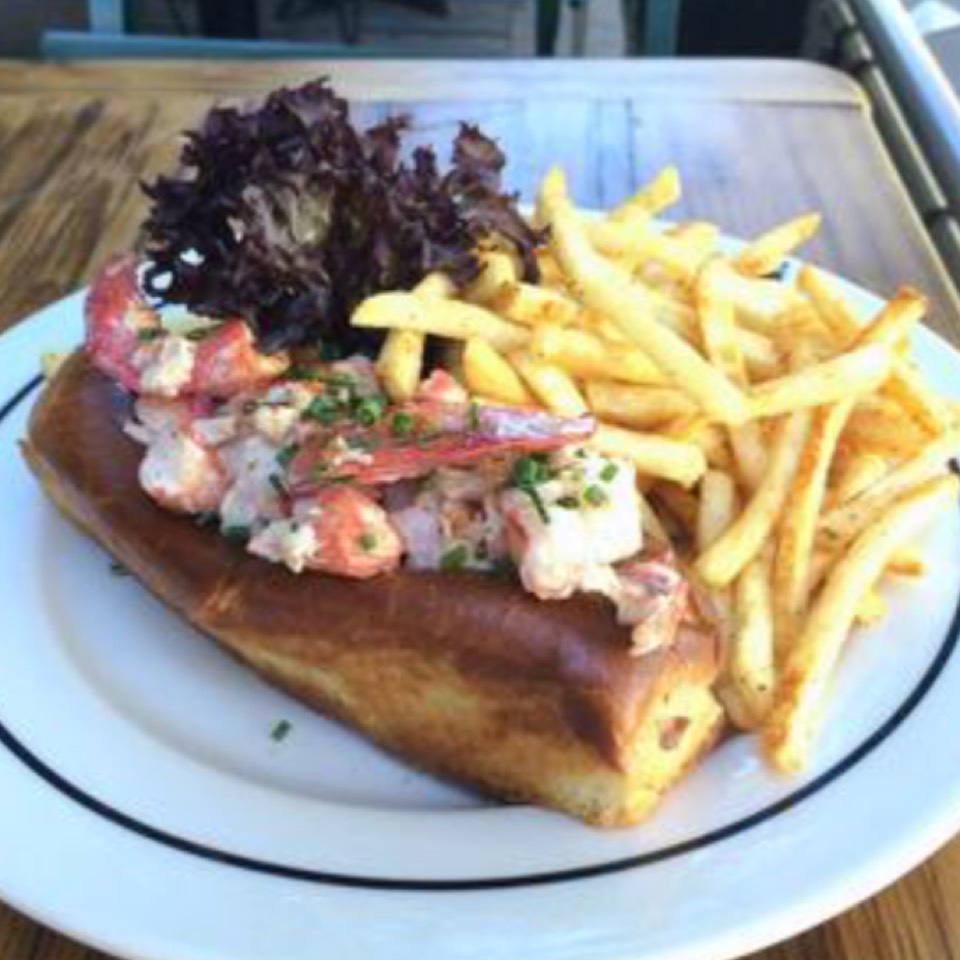 Lobster Roll from Mermaid Oyster Bar on #foodmento http://foodmento.com/dish/24084