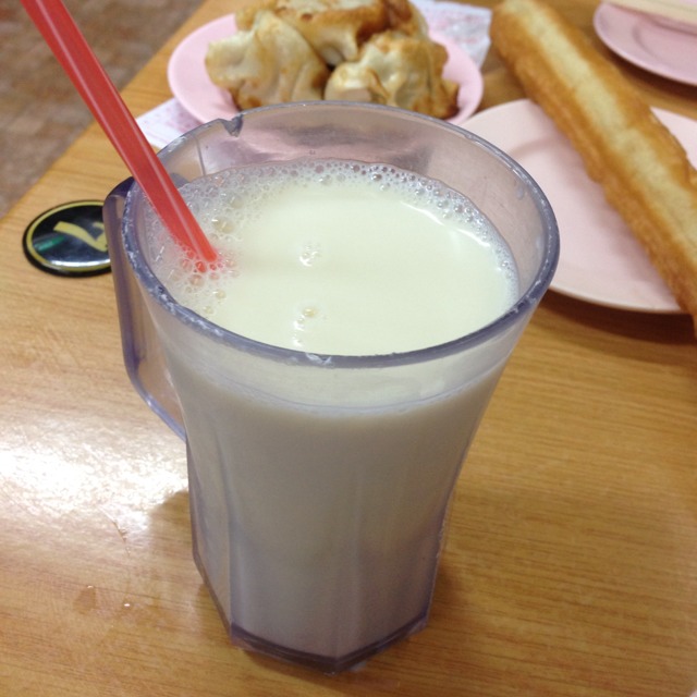 Cold Soya Bean Drink at Yong He Eating House 永和豆浆油条大王 on #foodmento http://foodmento.com/place/597