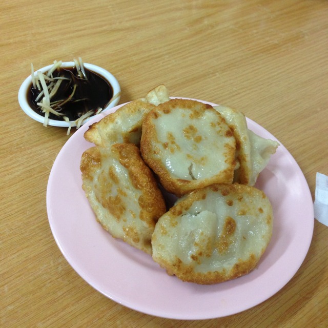 Fried Meat Dumplings at Yong He Eating House 永和豆浆油条大王 on #foodmento http://foodmento.com/place/597