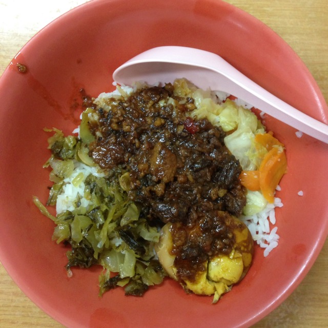 Braised Mince Pork Rice at Yong He Eating House 永和豆浆油条大王 on #foodmento http://foodmento.com/place/597