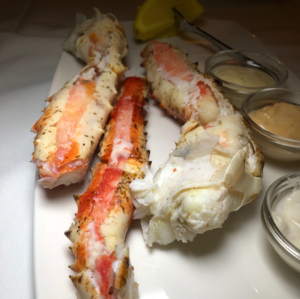 Alaskan King Crab Legs from Del Frisco's Steakhouse on #foodmento http://foodmento.com/dish/44031