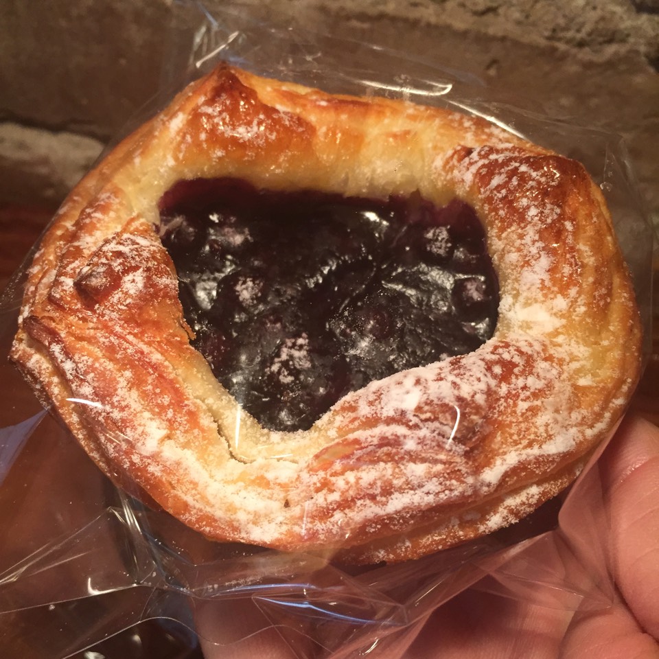 Blueberry Danish from Takahachi Bakery on #foodmento http://foodmento.com/dish/29875