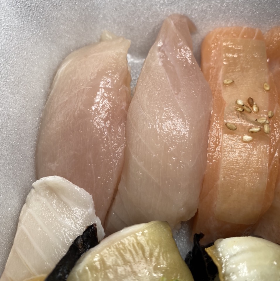 Yellowtail Sushi from Echigo Sushi on #foodmento http://foodmento.com/dish/50552