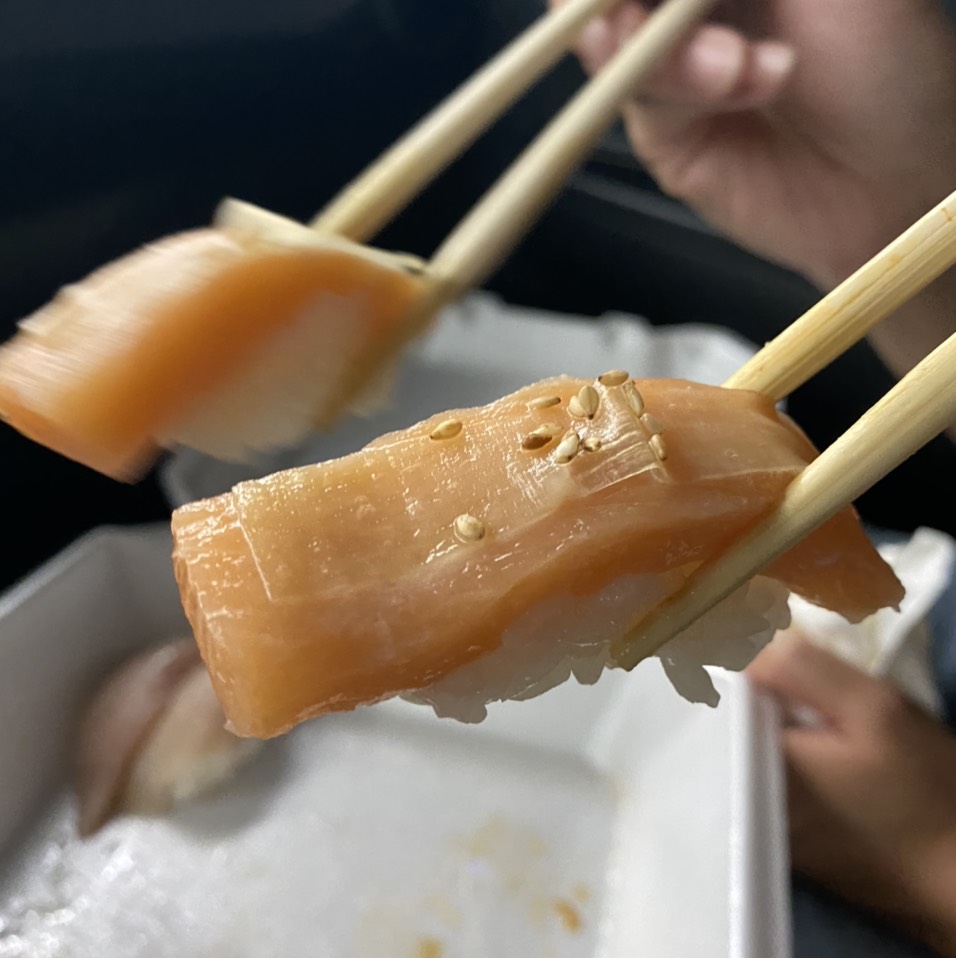 Salmon Belly Sushi from Echigo Sushi on #foodmento http://foodmento.com/dish/50555