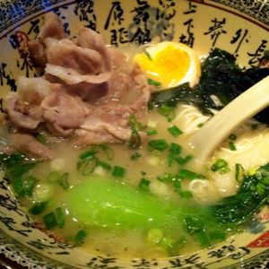 La Mian - Sliced Pork in Signature Pork Bone Soup from Paradise Dynasty 樂天皇朝 on #foodmento http://foodmento.com/dish/140