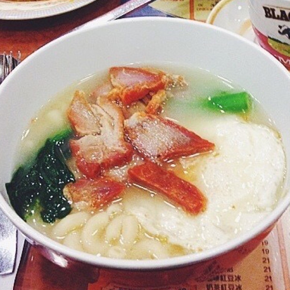 BBQ pork & egg macaroni soup at Kam Wah Café 金華冰廳 on #foodmento http://foodmento.com/place/7378