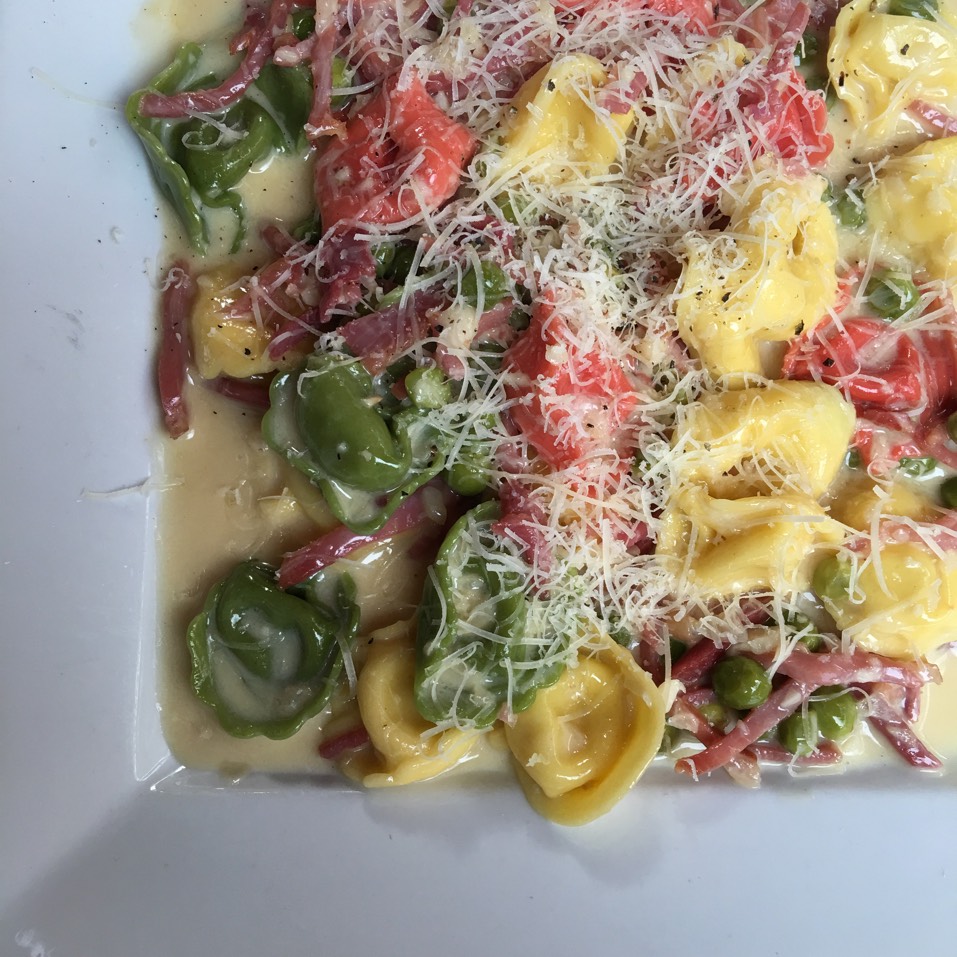 Tortelloni Panna E Piselli (Tri Color Pasta With Cheese, Prosciutto, Peas) on #foodmento http://foodmento.com/dish/34848