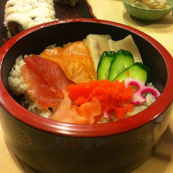 Chirashi Don (Sashimi Rice) at Fish Mart Sakuraya on #foodmento http://foodmento.com/place/76