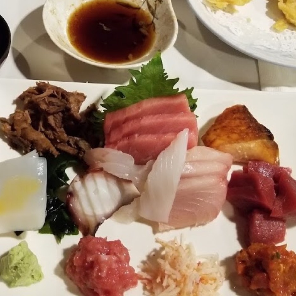 Sashimi Lunch from Sushi Gen on #foodmento http://foodmento.com/dish/47677