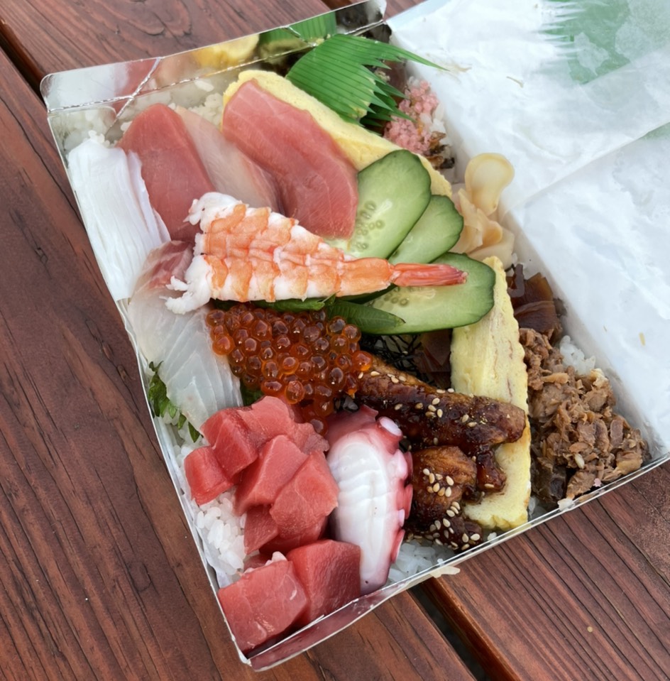 Chirashi Bowl $23 from Sushi Gen on #foodmento http://foodmento.com/dish/50659