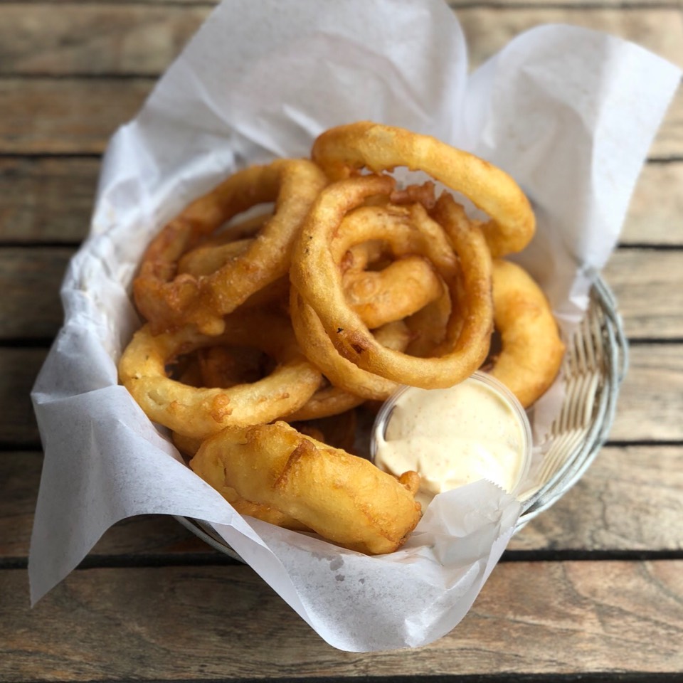 Homemade Onion Rings from Swizzle Inn on #foodmento http://foodmento.com/dish/46039