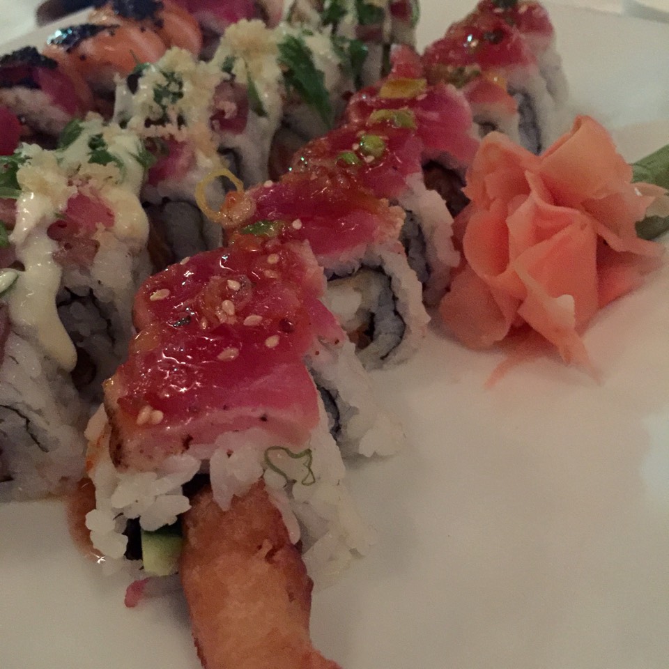 Samurai Pearl Maki Roll (Shrimp Tempura, Cucumber, Seared Peppered Tuna...) from Pearl on #foodmento http://foodmento.com/dish/30504