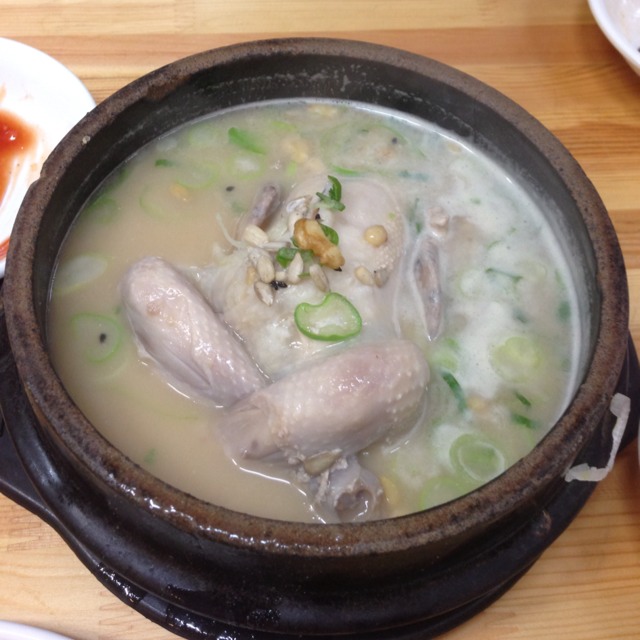 Chicken Stew with Ginseng from 토속촌삼계탕 (Tosokchon Samgaetang) on #foodmento http://foodmento.com/dish/3033
