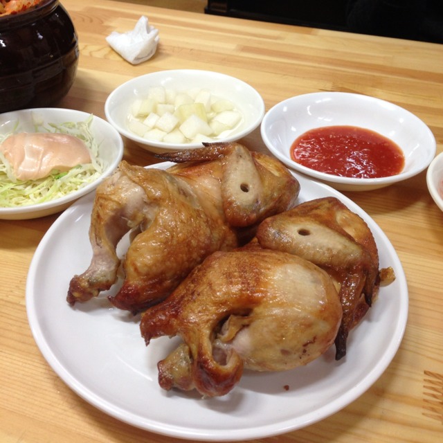 Roasted Chicken from 토속촌삼계탕 (Tosokchon Samgaetang) on #foodmento http://foodmento.com/dish/3034
