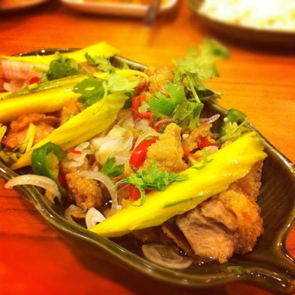 Thai Mango Crispy Chicken at Ah Loy Thai (CLOSED) on #foodmento http://foodmento.com/place/7