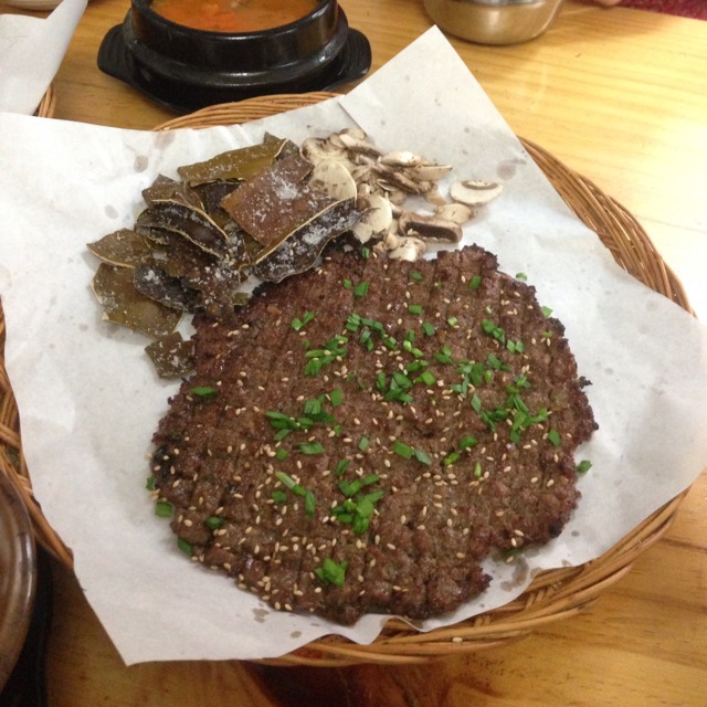 Flattened Bulgolgi at 장사랑 on #foodmento http://foodmento.com/place/805