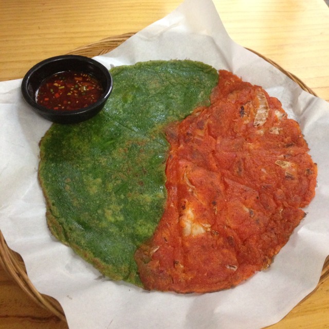Kimchi & Veggie Pancake (Pajeon) at 장사랑 on #foodmento http://foodmento.com/place/805