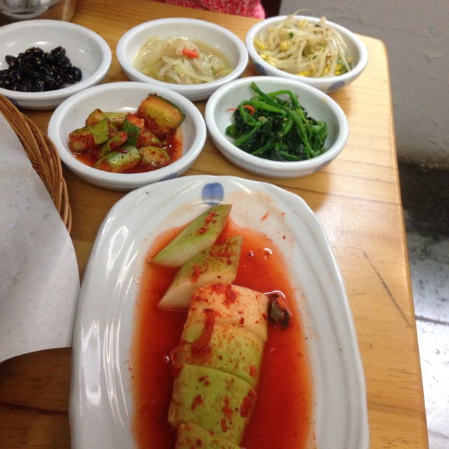 Banchan (Free Side Dishes) at 장사랑 on #foodmento http://foodmento.com/place/805