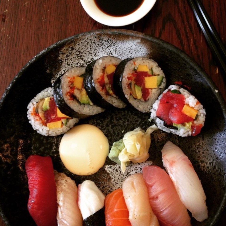 Hibino Sushi Plate - Sushi Lunch‏ from Hibino on #foodmento http://foodmento.com/dish/31807