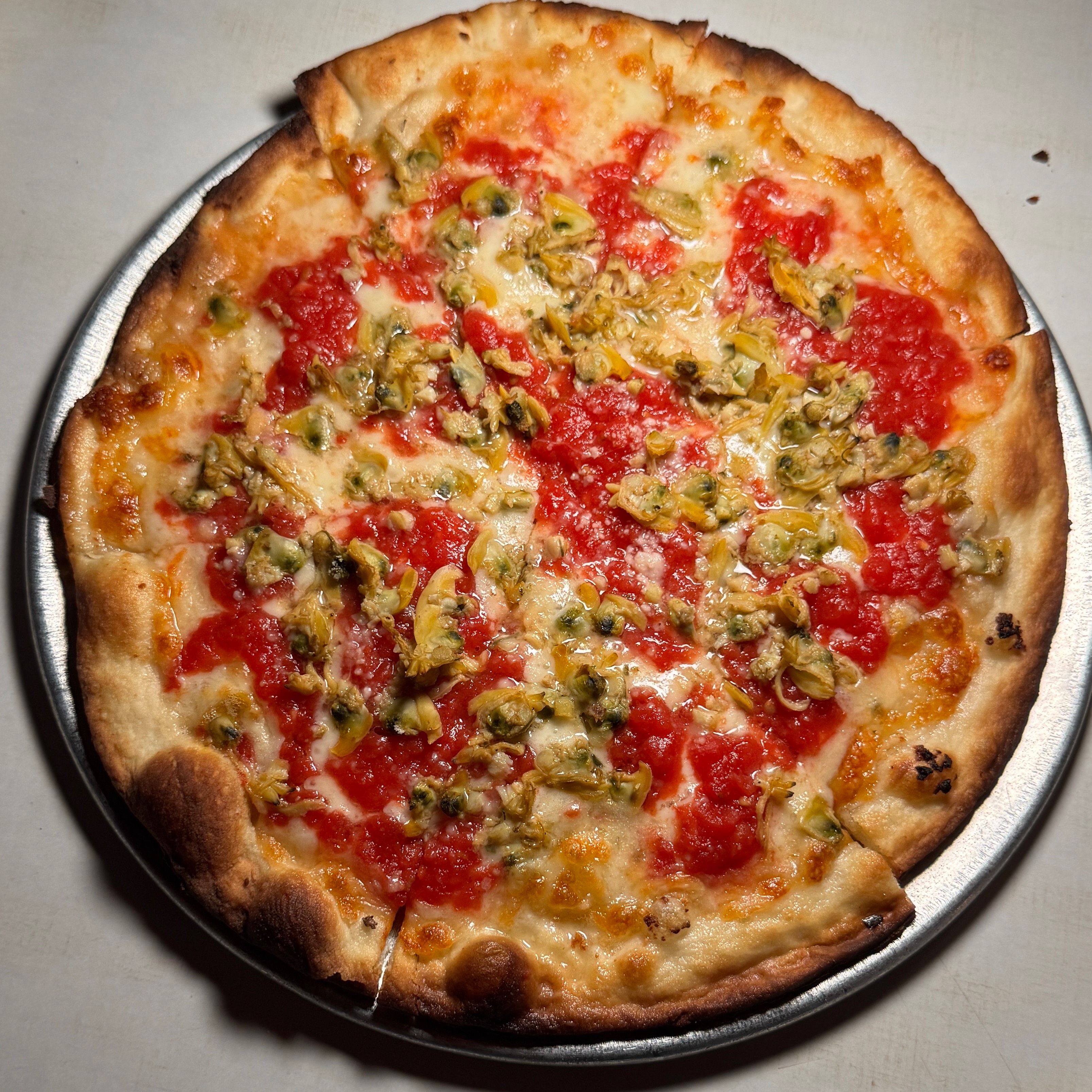 Pizza With Clams $10.75 Small at Lee's Tavern on #foodmento http://foodmento.com/place/8455
