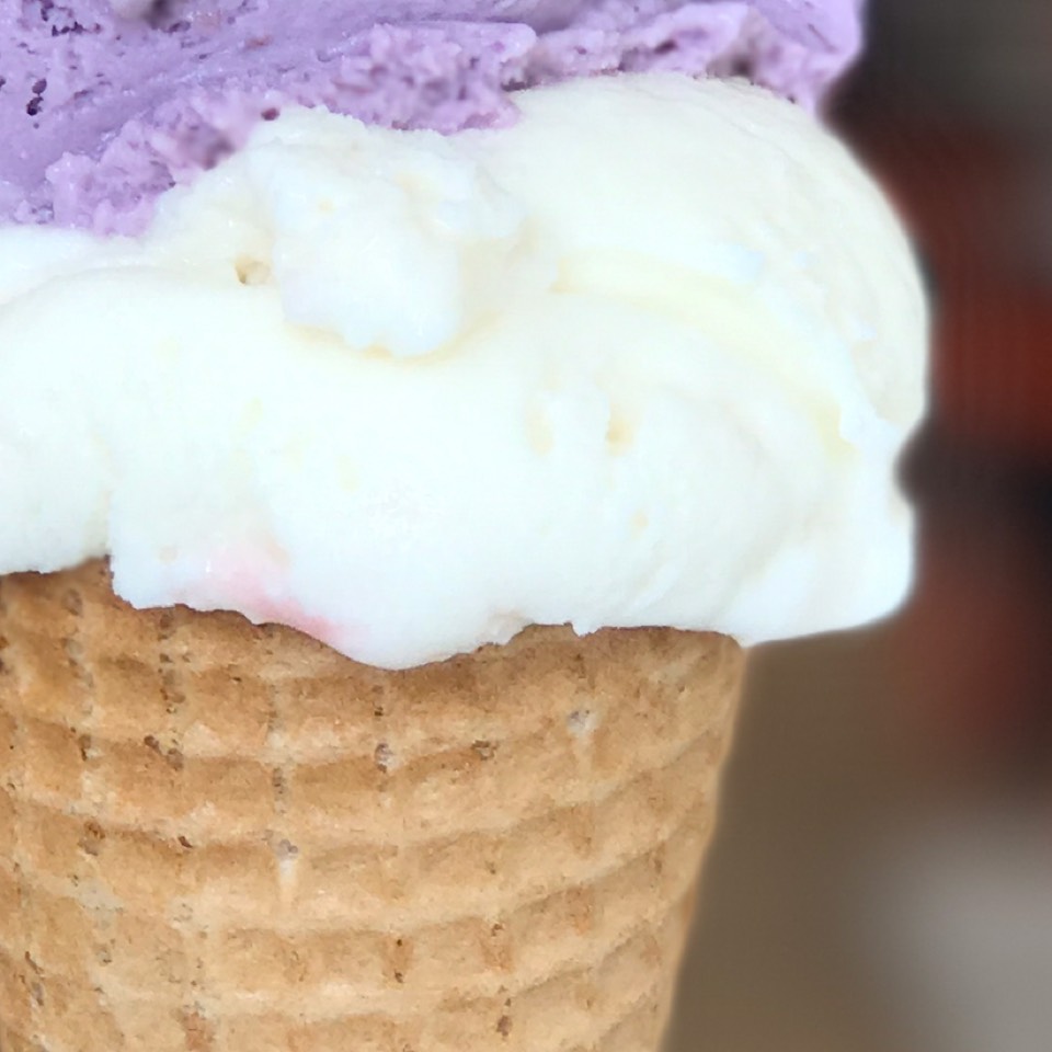 Osmanthus & Blackberry Crackle Ice Cream from Jeni's Splendid Ice Creams on #foodmento http://foodmento.com/dish/42677