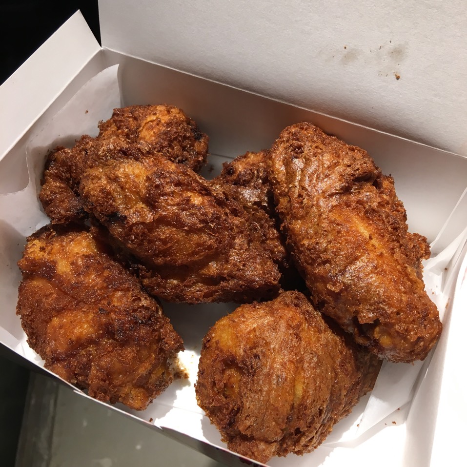 Fried Chicken Wings @ Delaney CLOSED from UrbanSpace Vanderbilt on #foodmento http://foodmento.com/dish/33588