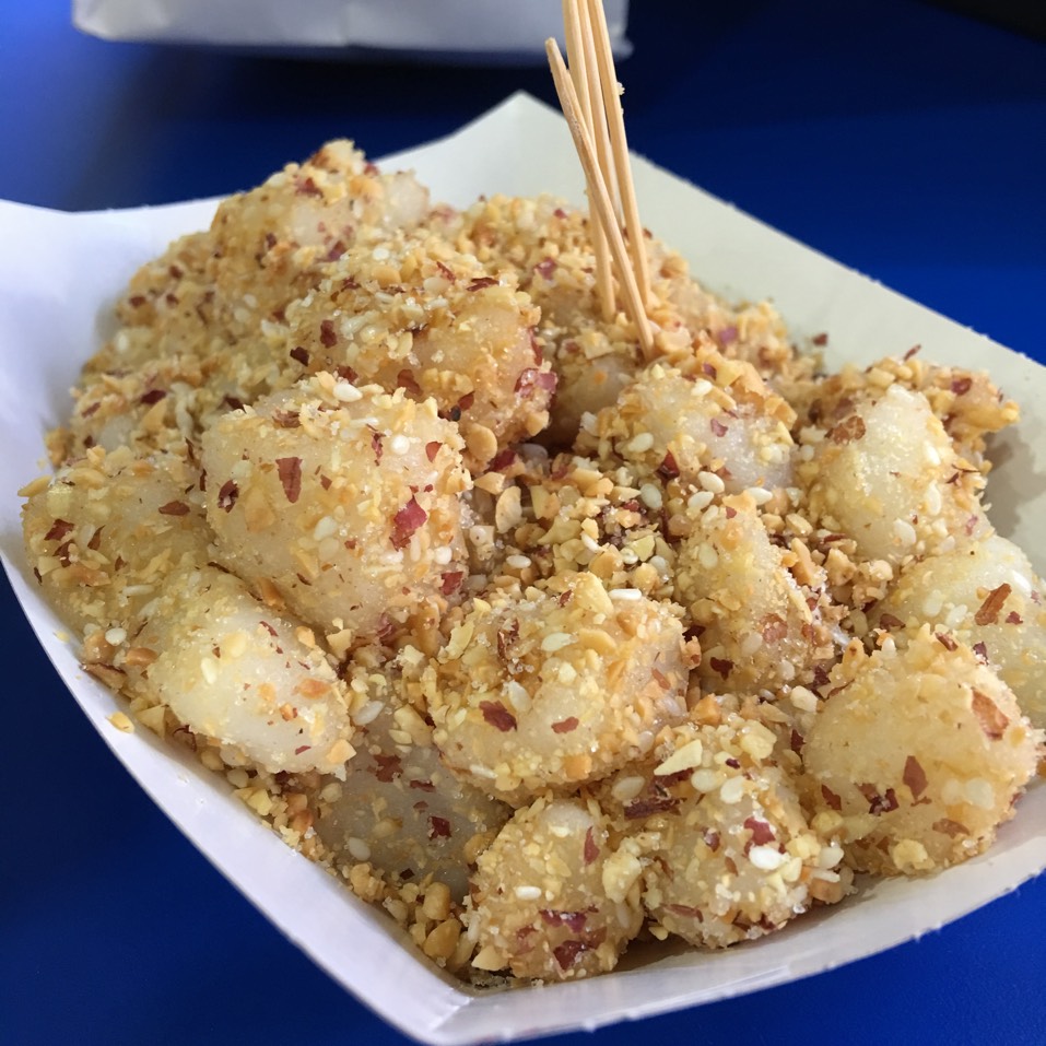 Muah Chee (Fresh Hot Mochi In Peanut, Sesame, Sugar) from Kopitiam (CLOSED, MOVED) on #foodmento http://foodmento.com/dish/34447