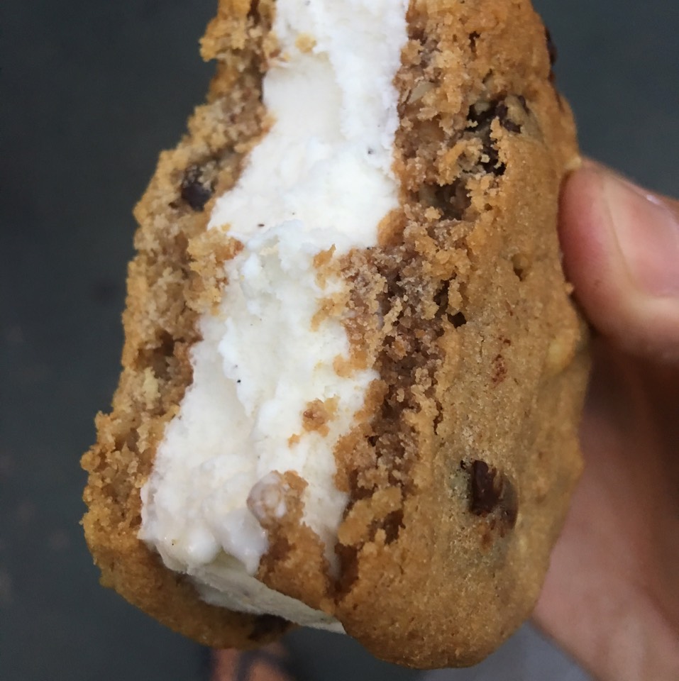 Classic Ice Cream Sandwich @meltbakery at UrbanSpace Garment District (CLOSED) on #foodmento http://foodmento.com/place/9045