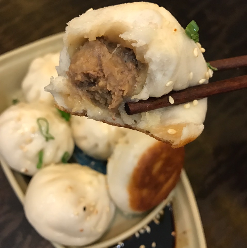 Fried Tiny Buns (Shen Jian Bao) from Shanghai Cuisine 33 on #foodmento http://foodmento.com/dish/42131