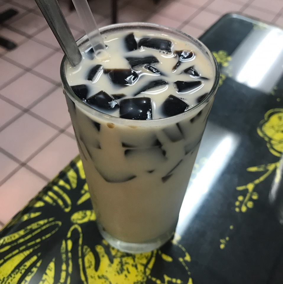 Soy Milk With Grass Jelly at Malay Restaurant 馬來餐廳 on #foodmento http://foodmento.com/place/9606