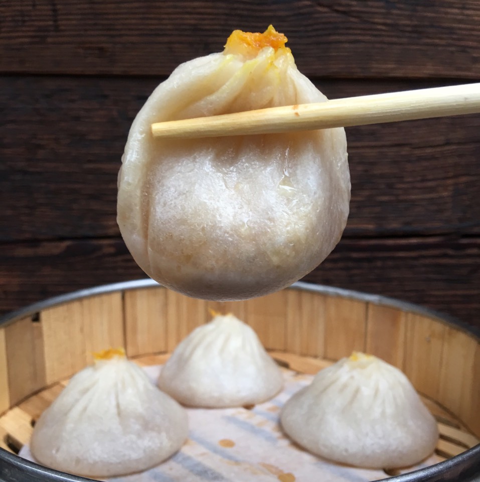 Crab & Pork Soup Dumplings (Xiao Long Bao) from Yaso Tangbao on #foodmento http://foodmento.com/dish/36273