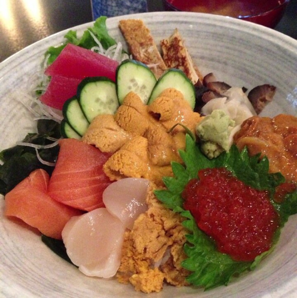 Chirashi bowl (Uni Kaisen Gozen) from Maruhide Uni Club (CLOSED) on #foodmento http://foodmento.com/dish/36314