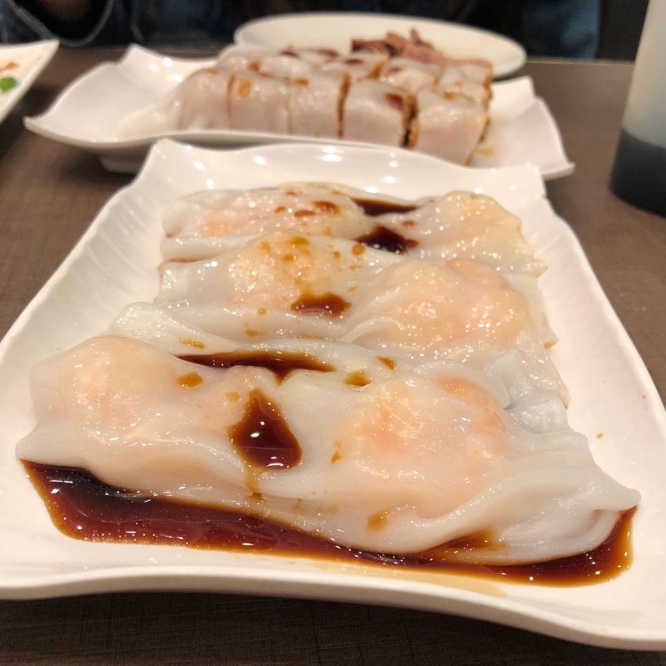 Rice Noodle Rolls With Shrimp at Kings Kitchen 金煌煲煲好 on #foodmento http://foodmento.com/place/9650