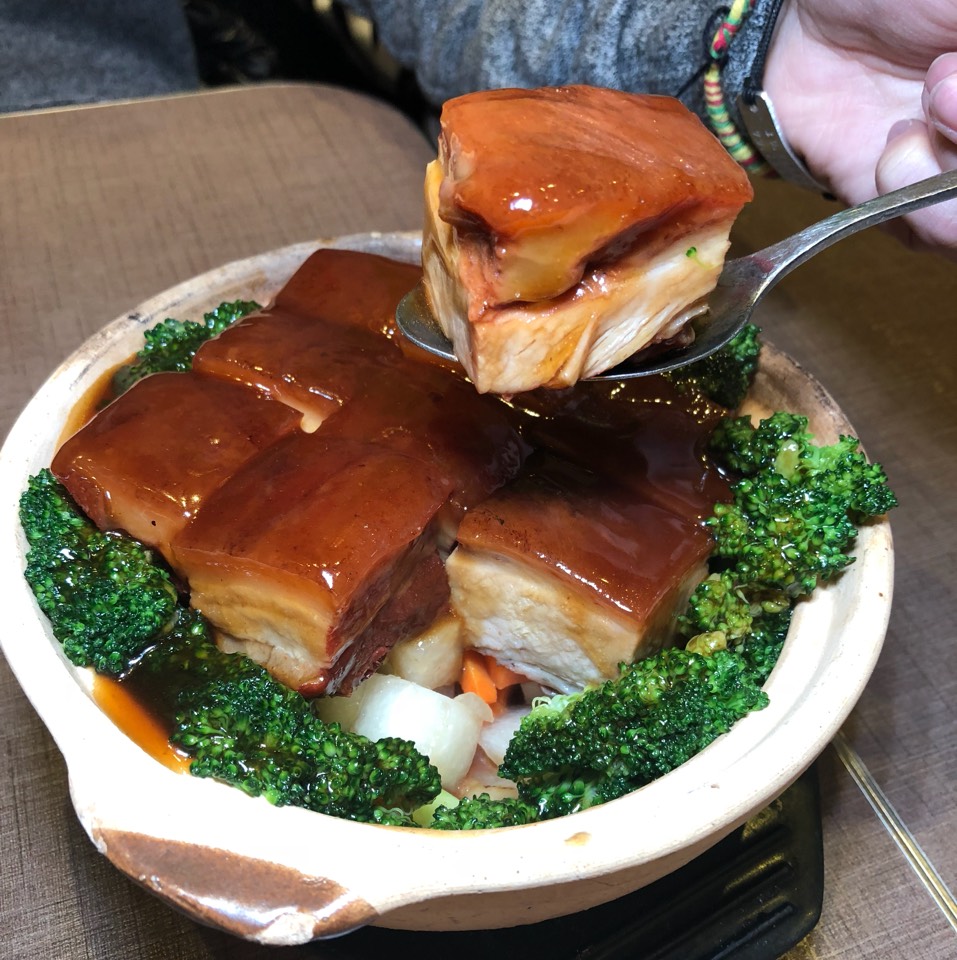 Dong Po Rou (Pork Belly) at Kings Kitchen 金煌煲煲好 on #foodmento http://foodmento.com/place/9650