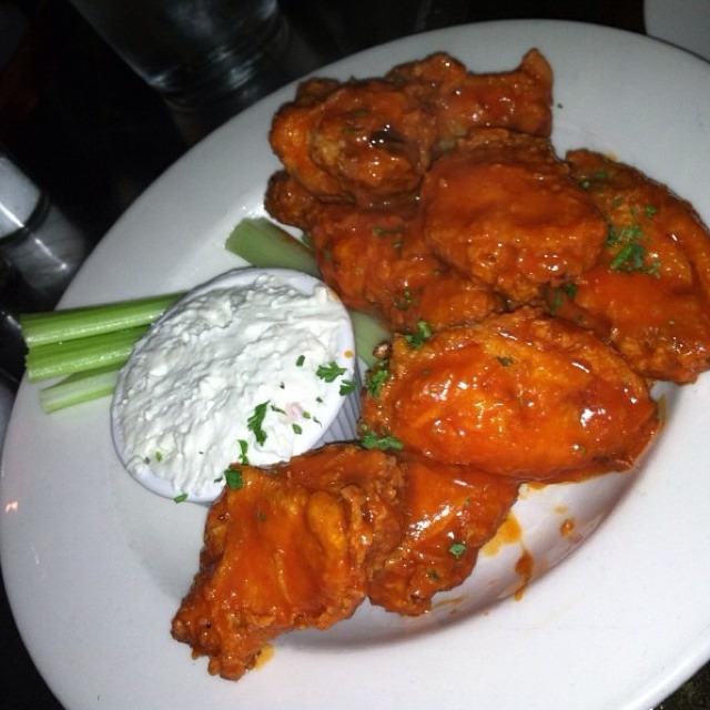 Chicken Wings at Silvertone on #foodmento http://foodmento.com/place/2419
