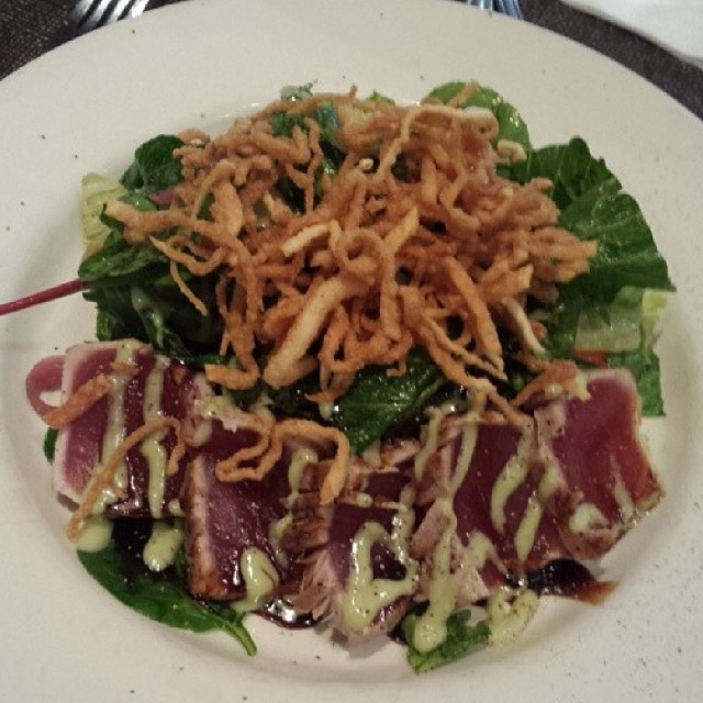Asian Yellowfin Tuna Salad at Stephanie's On Newbury on #foodmento http://foodmento.com/place/2964