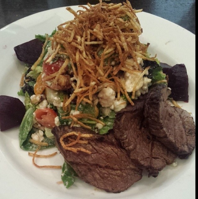 Grilled Tenderloin Salad at Stephanie's On Newbury on #foodmento http://foodmento.com/place/2964