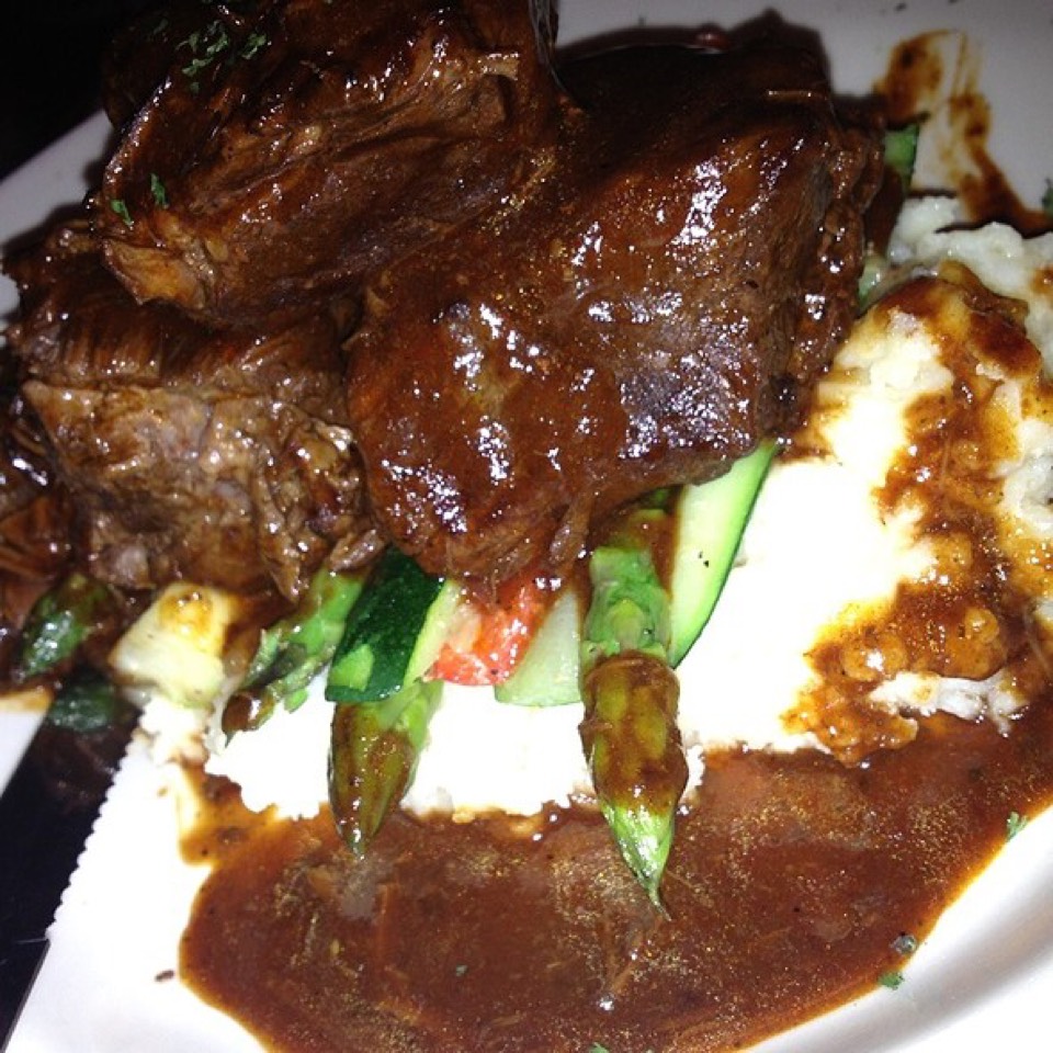 Braised Short Ribs on #foodmento http://foodmento.com/dish/26912