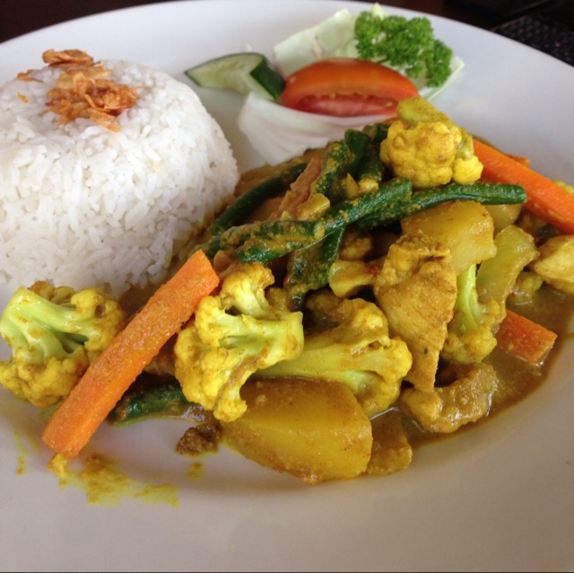 Maharaja Chicken Curry at Bebek Tepi Sawah Restaurant & Villas on #foodmento http://foodmento.com/place/117