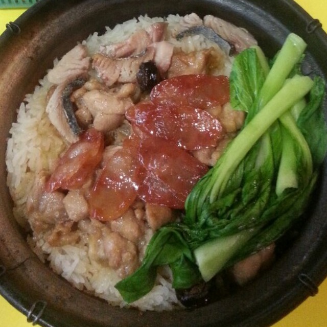 Claypot Chicken Rice @ 328 Nan Xian Claypot Rice #01-11 from Circuit Road Hawker Centre on #foodmento http://foodmento.com/dish/4995