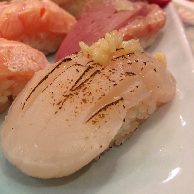 Roasted Scallop Sushi at Itacho Sushi 板长寿司 on #foodmento http://foodmento.com/place/1948