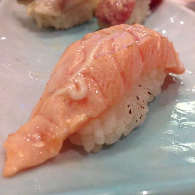 Roasted Salmon Sushi from Itacho Sushi 板长寿司 on #foodmento http://foodmento.com/dish/7255