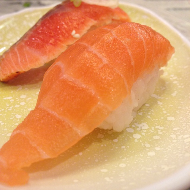 Salmon Sushi at Itacho Sushi 板长寿司 on #foodmento http://foodmento.com/place/1948