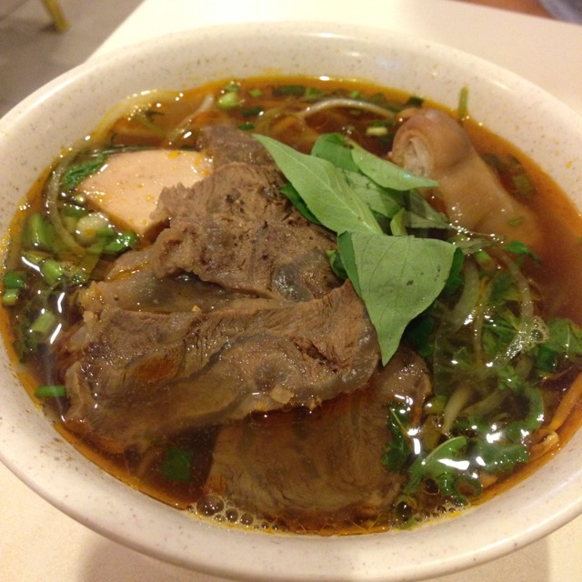 Bun Bo Hue (Beef & Pork Leg Rice Noodle Soup) from Long Phung Vietnamese Restaurant on #foodmento http://foodmento.com/dish/5400